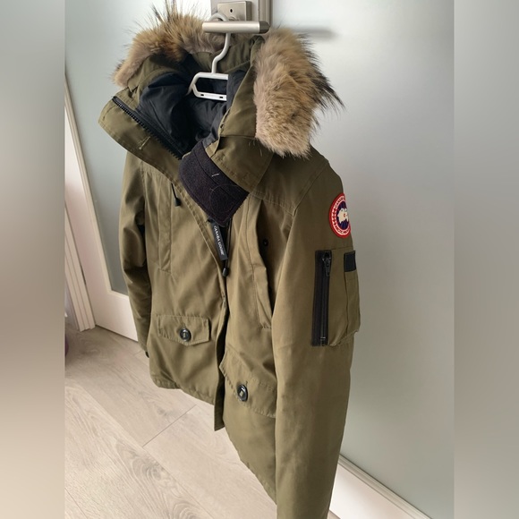 Canada Goose montebello parka in military green - Picture 7 of 10